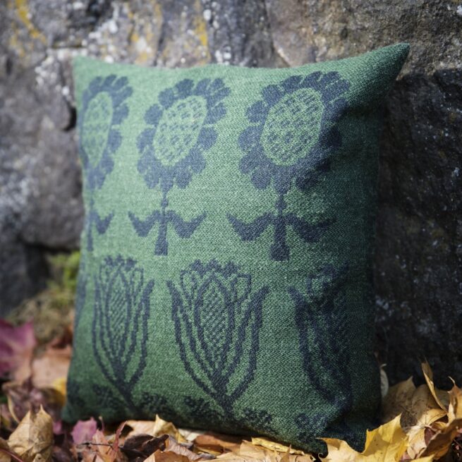 Tulppaanidamasti Wetterhoffille, käsinkudottu